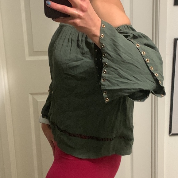 Straight from LA - Misa Los Angeles off shoulder tiered grommet top small EUC - Picture 3 of 3